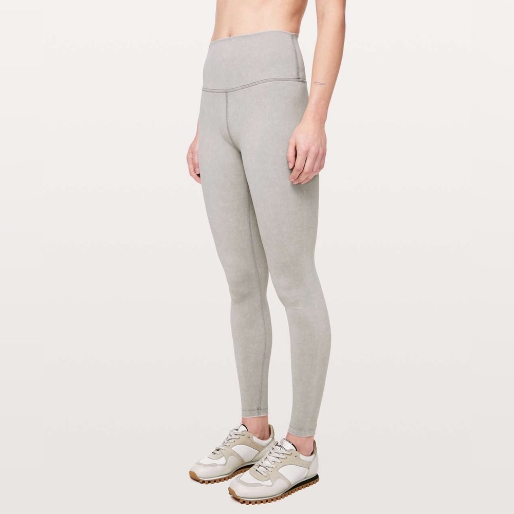 Lululemon Wunder Under High-Rise Tight *Snow Washed 28"
Size: 8
